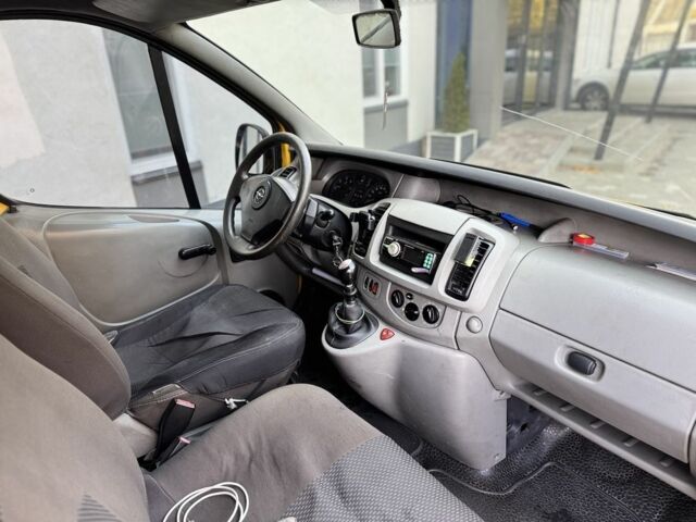 Желтый Опель Виваро, объемом двигателя 1.9 л и пробегом 320 тыс. км за 6600 $, фото 5 на Automoto.ua