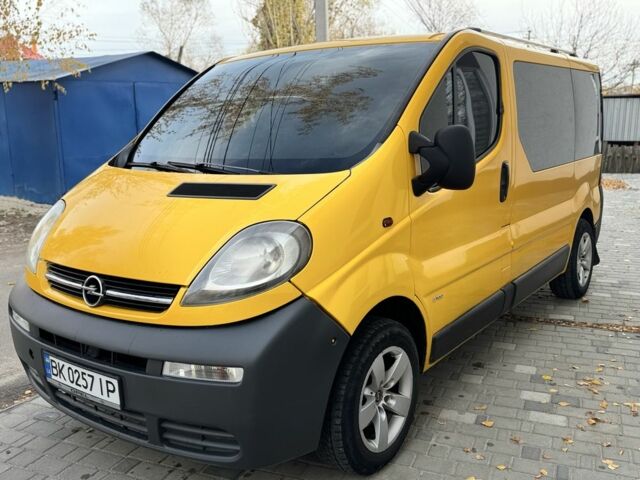Желтый Опель Виваро, объемом двигателя 1.9 л и пробегом 320 тыс. км за 6600 $, фото 1 на Automoto.ua