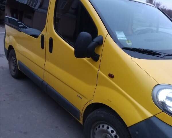 Желтый Опель Виваро, объемом двигателя 1.9 л и пробегом 999 тыс. км за 6500 $, фото 1 на Automoto.ua