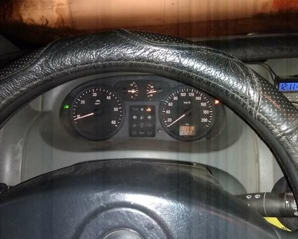 Желтый Опель Виваро, объемом двигателя 1.9 л и пробегом 999 тыс. км за 6500 $, фото 3 на Automoto.ua