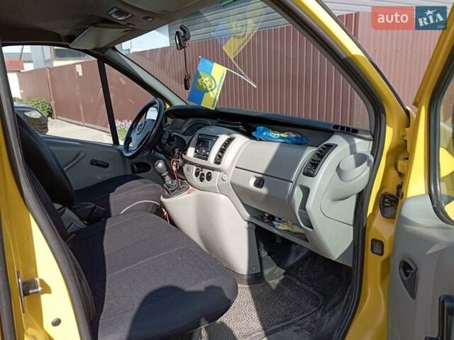 Жовтий Опель Віваро, об'ємом двигуна 1.9 л та пробігом 300 тис. км за 7500 $, фото 3 на Automoto.ua