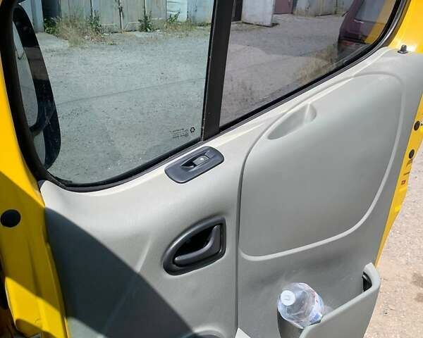 Желтый Опель Виваро, объемом двигателя 1.9 л и пробегом 220 тыс. км за 7990 $, фото 6 на Automoto.ua