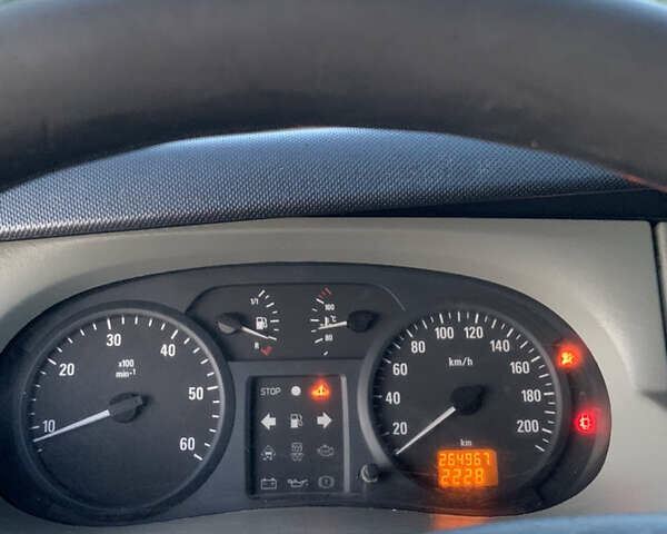 Желтый Опель Виваро, объемом двигателя 1.87 л и пробегом 265 тыс. км за 5700 $, фото 7 на Automoto.ua