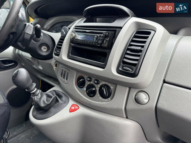 Жовтий Опель Віваро, об'ємом двигуна 2.46 л та пробігом 280 тис. км за 6999 $, фото 21 на Automoto.ua