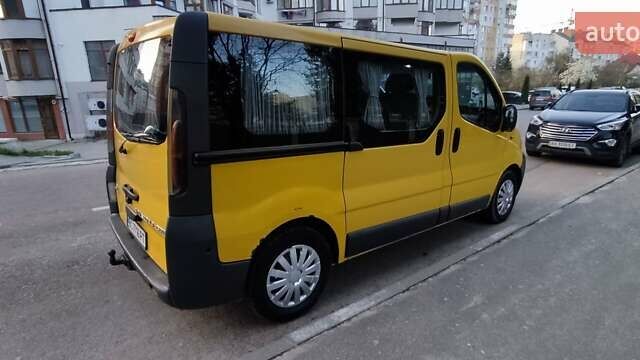 Желтый Опель Виваро, объемом двигателя 1.9 л и пробегом 358 тыс. км за 6200 $, фото 4 на Automoto.ua