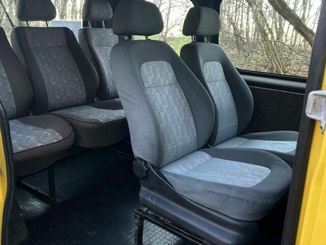 Желтый Опель Виваро, объемом двигателя 1.9 л и пробегом 2 тыс. км за 5150 $, фото 2 на Automoto.ua