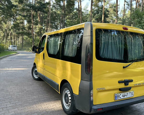 Желтый Опель Виваро, объемом двигателя 1.87 л и пробегом 331 тыс. км за 5500 $, фото 3 на Automoto.ua