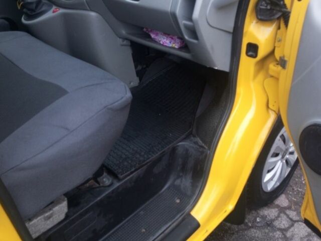 Желтый Опель Виваро, объемом двигателя 1.9 л и пробегом 210 тыс. км за 6500 $, фото 7 на Automoto.ua