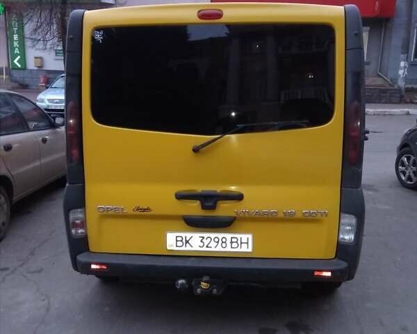 Желтый Опель Виваро, объемом двигателя 1.9 л и пробегом 999 тыс. км за 6500 $, фото 2 на Automoto.ua