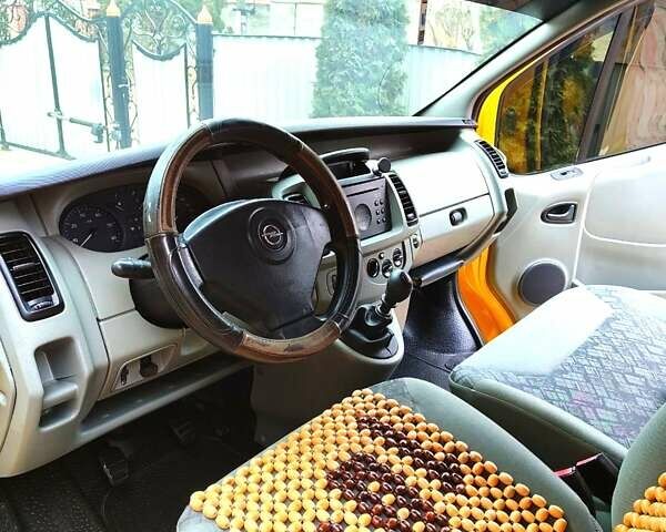 Жовтий Опель Віваро, об'ємом двигуна 2.46 л та пробігом 295 тис. км за 7500 $, фото 4 на Automoto.ua