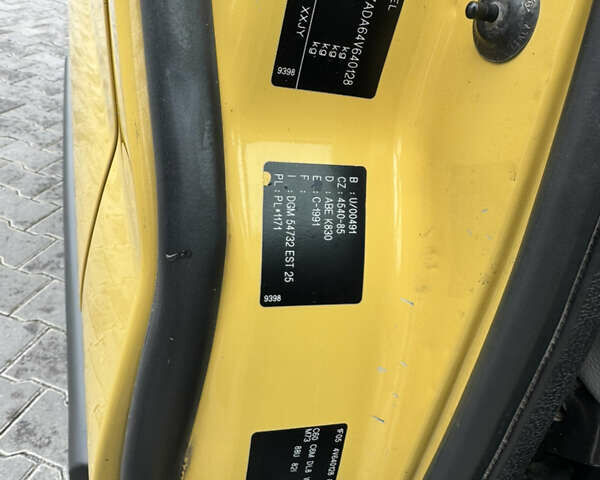 Жовтий Опель Віваро, об'ємом двигуна 2.46 л та пробігом 280 тис. км за 6999 $, фото 26 на Automoto.ua