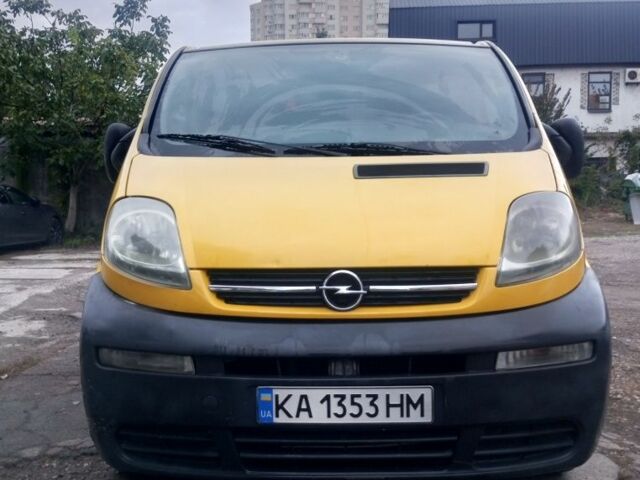 Желтый Опель Виваро, объемом двигателя 1.9 л и пробегом 210 тыс. км за 6500 $, фото 2 на Automoto.ua