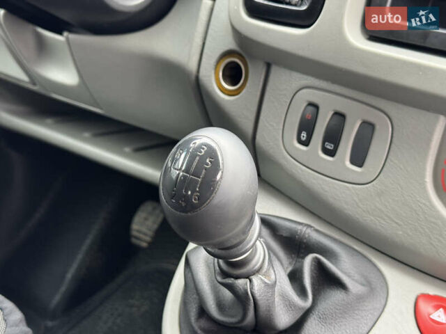 Жовтий Опель Віваро, об'ємом двигуна 2.46 л та пробігом 280 тис. км за 6999 $, фото 24 на Automoto.ua