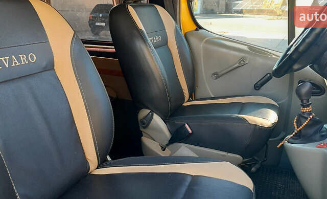 Желтый Опель Виваро, объемом двигателя 1.87 л и пробегом 197 тыс. км за 6200 $, фото 6 на Automoto.ua