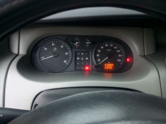 Желтый Опель Виваро, объемом двигателя 1.9 л и пробегом 210 тыс. км за 6500 $, фото 1 на Automoto.ua