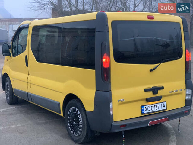 Желтый Опель Виваро, объемом двигателя 1.87 л и пробегом 256 тыс. км за 6500 $, фото 1 на Automoto.ua