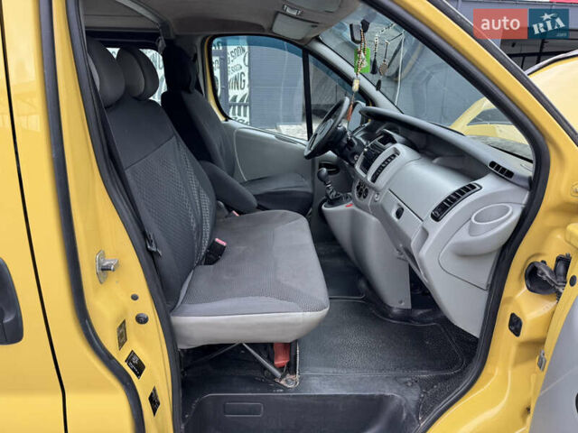 Жовтий Опель Віваро, об'ємом двигуна 2.46 л та пробігом 280 тис. км за 6999 $, фото 25 на Automoto.ua