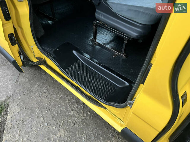 Желтый Опель Виваро, объемом двигателя 1.9 л и пробегом 210 тыс. км за 6499 $, фото 46 на Automoto.ua