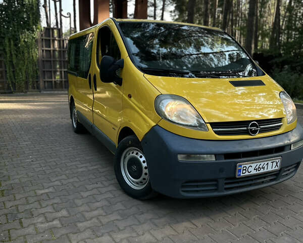 Желтый Опель Виваро, объемом двигателя 1.87 л и пробегом 331 тыс. км за 5500 $, фото 1 на Automoto.ua