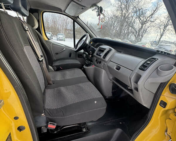 Жовтий Опель Віваро, об'ємом двигуна 1.9 л та пробігом 210 тис. км за 6999 $, фото 34 на Automoto.ua