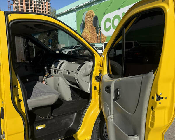 Желтый Опель Виваро, объемом двигателя 1.87 л и пробегом 316 тыс. км за 7200 $, фото 4 на Automoto.ua