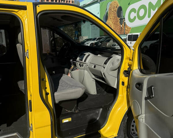 Желтый Опель Виваро, объемом двигателя 1.87 л и пробегом 316 тыс. км за 7200 $, фото 5 на Automoto.ua