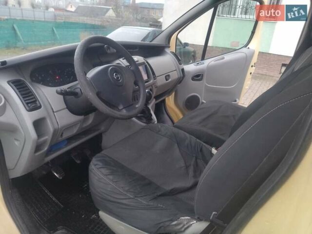 Желтый Опель Виваро, объемом двигателя 1.87 л и пробегом 410 тыс. км за 6500 $, фото 9 на Automoto.ua