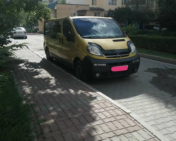 Жовтий Опель Віваро, об'ємом двигуна 2.5 л та пробігом 288 тис. км за 7500 $, фото 3 на Automoto.ua
