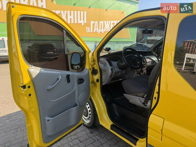 Желтый Опель Виваро, объемом двигателя 1.87 л и пробегом 316 тыс. км за 7200 $, фото 12 на Automoto.ua