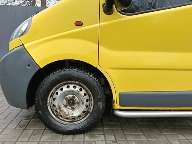 Желтый Опель Виваро, объемом двигателя 1.9 л и пробегом 342 тыс. км за 6980 $, фото 4 на Automoto.ua
