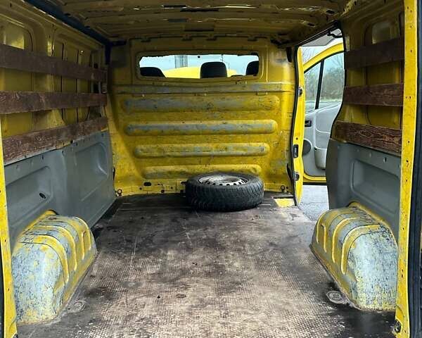 Желтый Опель Виваро, объемом двигателя 1.9 л и пробегом 370 тыс. км за 4200 $, фото 3 на Automoto.ua