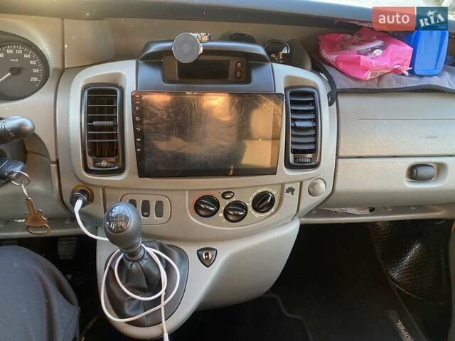 Желтый Опель Виваро, объемом двигателя 1.87 л и пробегом 235 тыс. км за 7400 $, фото 11 на Automoto.ua