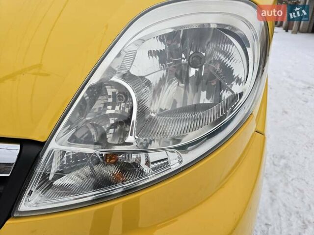Желтый Опель Виваро, объемом двигателя 2 л и пробегом 292 тыс. км за 8700 $, фото 78 на Automoto.ua