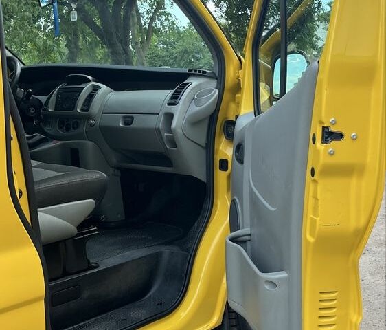 Жовтий Опель Віваро, об'ємом двигуна 0 л та пробігом 170 тис. км за 8500 $, фото 6 на Automoto.ua