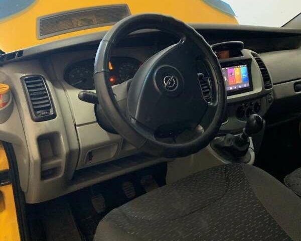 Желтый Опель Виваро, объемом двигателя 1.9 л и пробегом 240 тыс. км за 7470 $, фото 9 на Automoto.ua