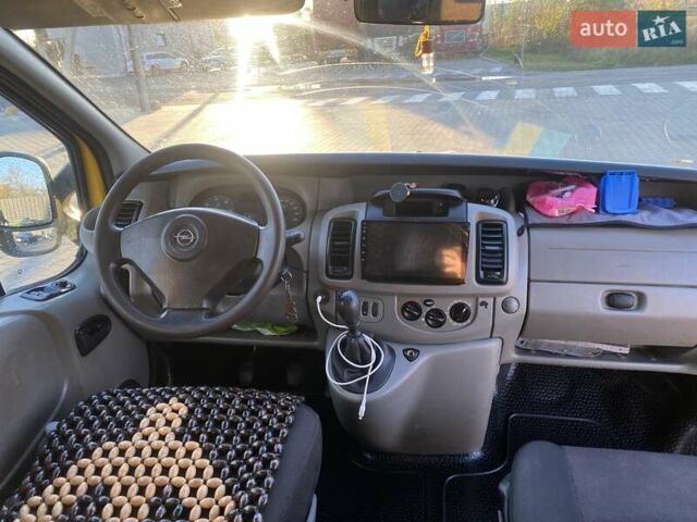 Желтый Опель Виваро, объемом двигателя 1.87 л и пробегом 235 тыс. км за 7400 $, фото 6 на Automoto.ua