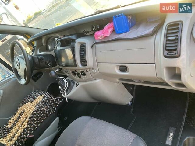 Желтый Опель Виваро, объемом двигателя 1.87 л и пробегом 235 тыс. км за 7400 $, фото 12 на Automoto.ua