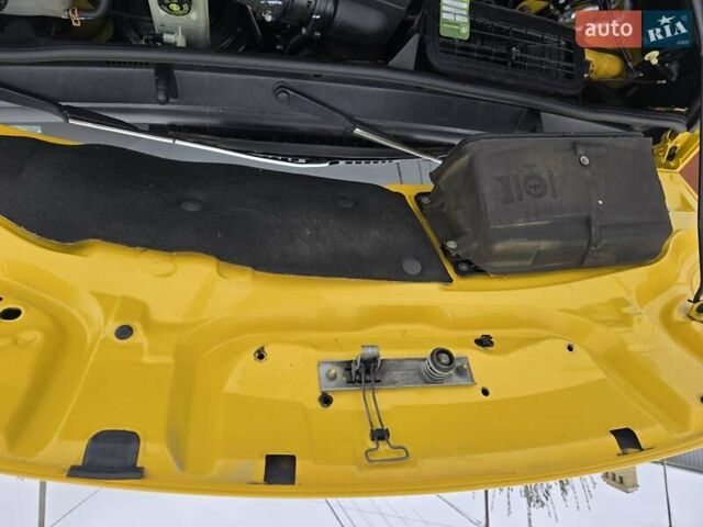 Желтый Опель Виваро, объемом двигателя 2 л и пробегом 292 тыс. км за 8700 $, фото 8 на Automoto.ua