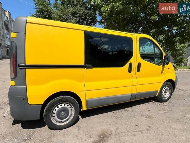 Желтый Опель Виваро, объемом двигателя 1.87 л и пробегом 170 тыс. км за 8500 $, фото 2 на Automoto.ua