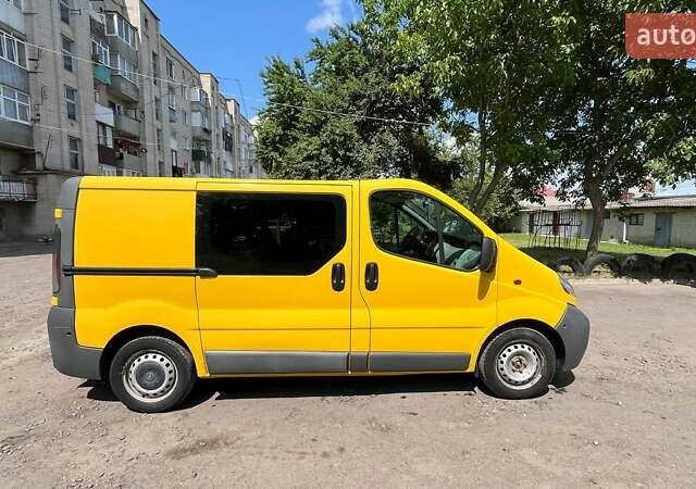 Желтый Опель Виваро, объемом двигателя 1.87 л и пробегом 170 тыс. км за 8500 $, фото 1 на Automoto.ua