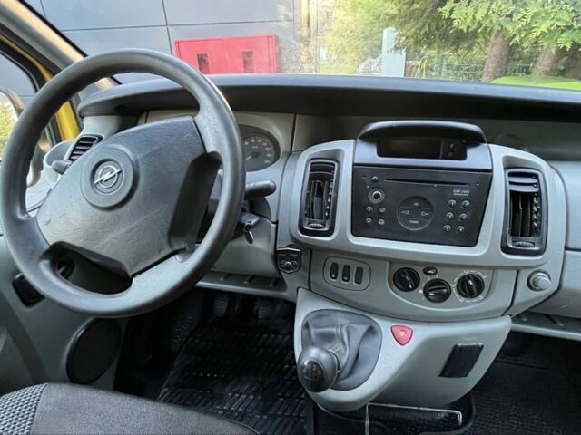 Жовтий Опель Віваро, об'ємом двигуна 0 л та пробігом 170 тис. км за 8500 $, фото 4 на Automoto.ua