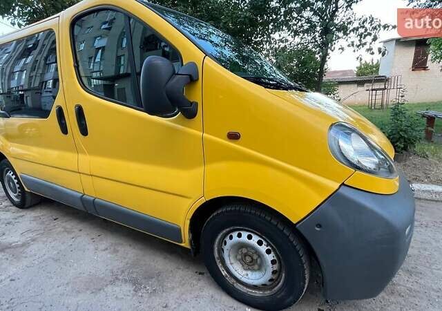 Желтый Опель Виваро, объемом двигателя 1.87 л и пробегом 170 тыс. км за 8500 $, фото 3 на Automoto.ua