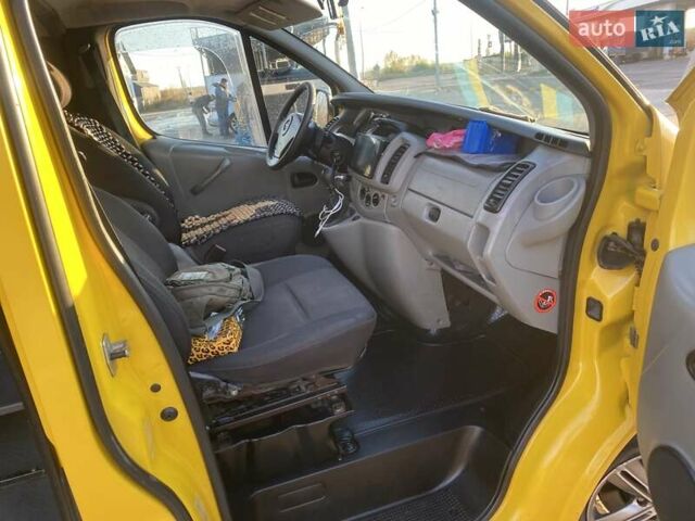 Желтый Опель Виваро, объемом двигателя 1.87 л и пробегом 235 тыс. км за 7400 $, фото 7 на Automoto.ua