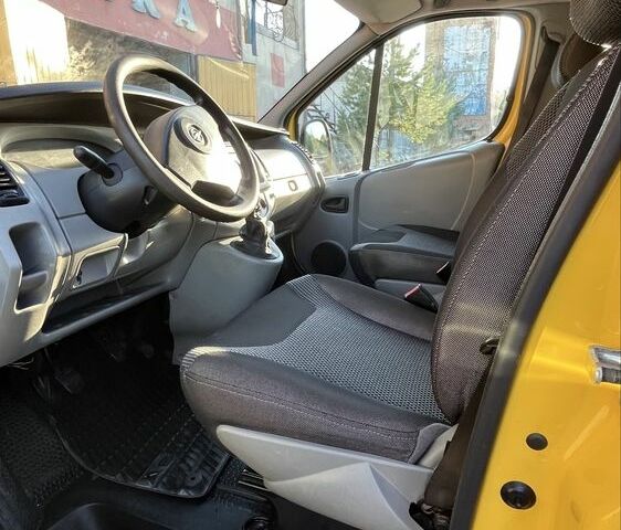 Жовтий Опель Віваро, об'ємом двигуна 0 л та пробігом 170 тис. км за 8500 $, фото 9 на Automoto.ua