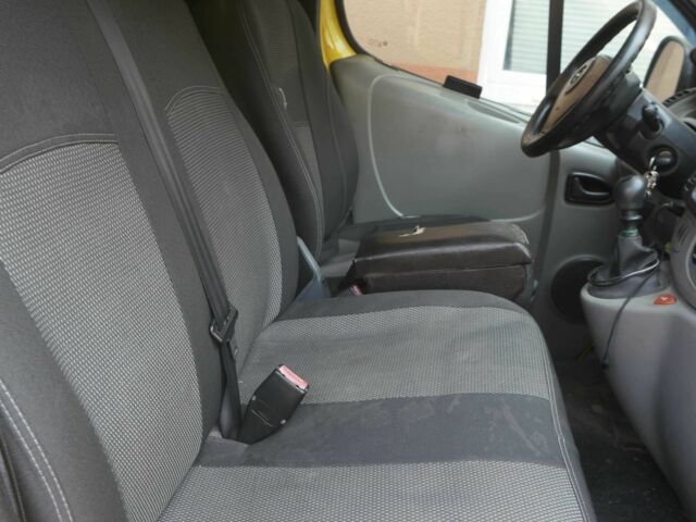 Желтый Опель Виваро, объемом двигателя 2 л и пробегом 458 тыс. км за 9305 $, фото 9 на Automoto.ua