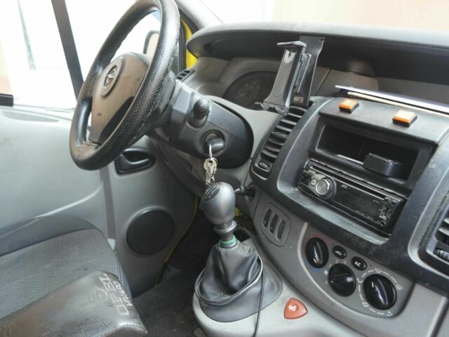 Желтый Опель Виваро, объемом двигателя 2 л и пробегом 458 тыс. км за 9305 $, фото 16 на Automoto.ua