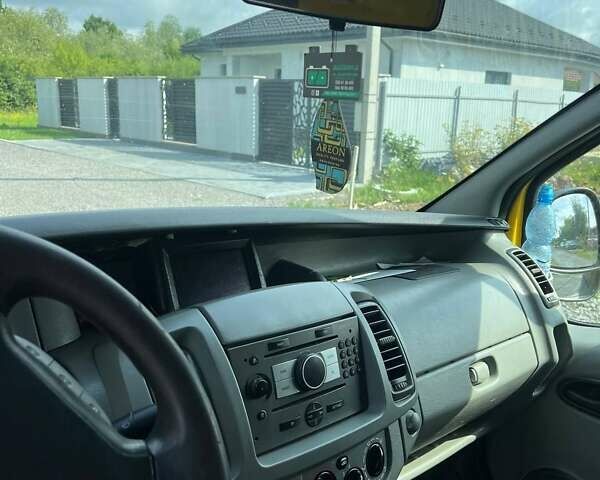 Жовтий Опель Віваро, об'ємом двигуна 2 л та пробігом 303 тис. км за 6500 $, фото 4 на Automoto.ua