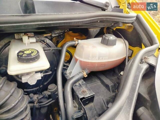 Жовтий Опель Віваро, об'ємом двигуна 2 л та пробігом 232 тис. км за 7500 $, фото 13 на Automoto.ua