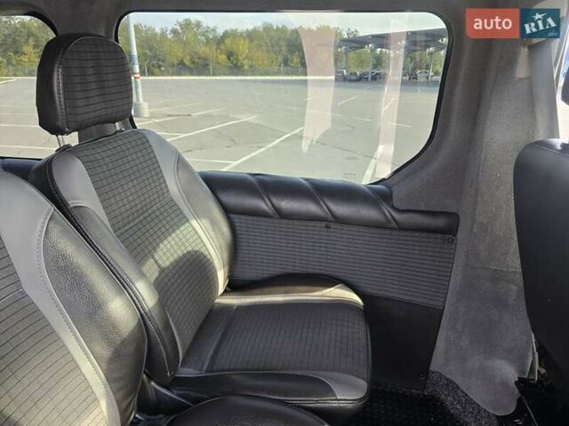 Желтый Опель Виваро, объемом двигателя 2 л и пробегом 290 тыс. км за 8900 $, фото 51 на Automoto.ua
