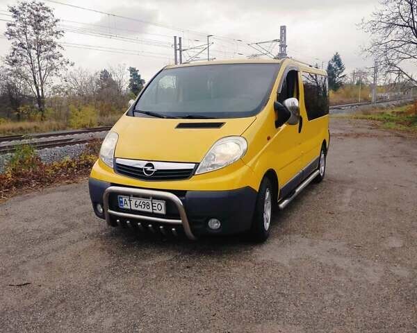 Жовтий Опель Віваро, об'ємом двигуна 2 л та пробігом 232 тис. км за 7500 $, фото 1 на Automoto.ua